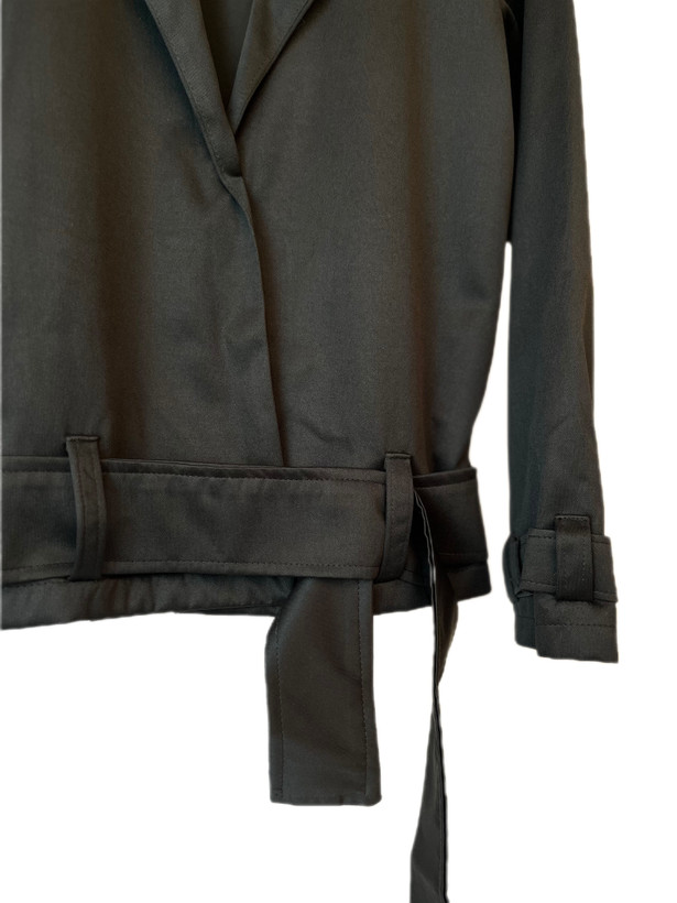 استایل پاییزی با بارونی کراپ کوتاه سانتانا - فری سایز ۳۶ تا ۴۶