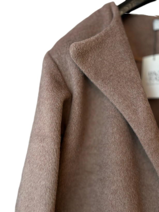 نمای پشت کت کراپ فوتر سموری، بدون جیب، قد آستین ۶۰